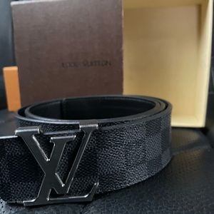Men’s Louis Vuitton Black Monogram LV buckle belt